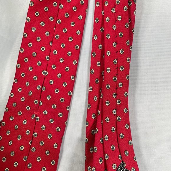 Red  color tie with small beige artistic motif in printed silk - Picture 4 of 5